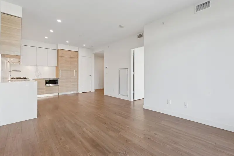 708 585 AUSTIN AVENUE - photo 2 of 15