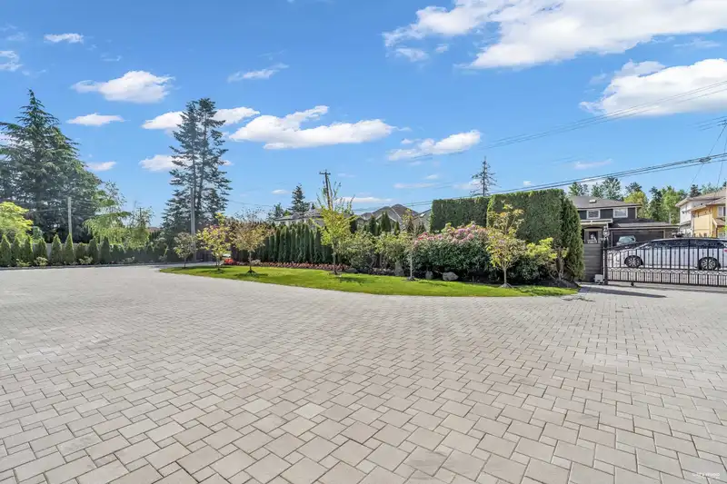 11151 GRANVILLE AVENUE - photo 2 of 40