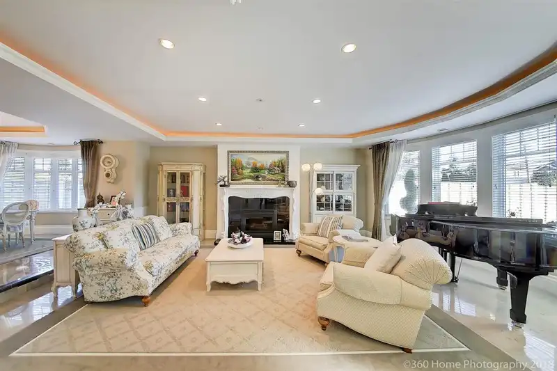 11151 GRANVILLE AVENUE - photo 4 of 40