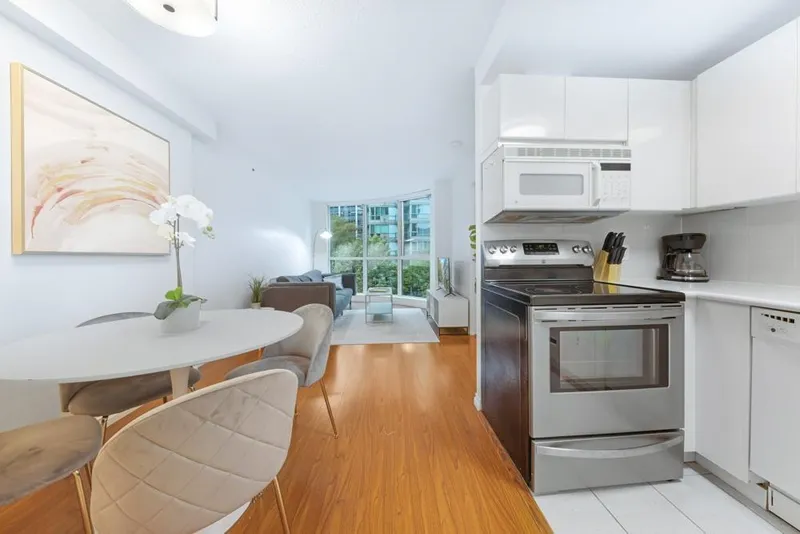 507 555 JERVIS STREET - photo 4 of 25