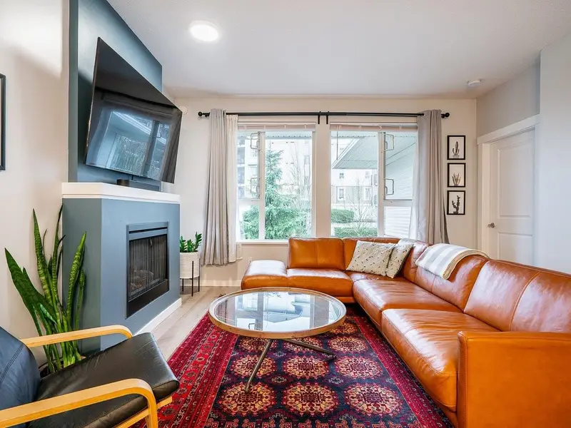 412 4723 DAWSON STREET - photo 2 of 25