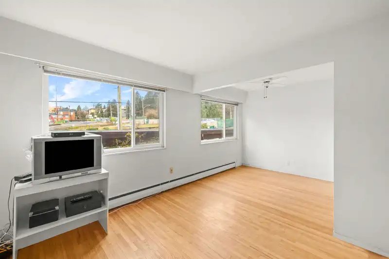 5 48 LEOPOLD PLACE - photo 3 of 23