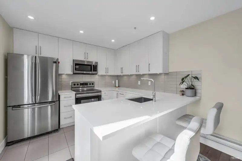 101 217 CLARKSON STREET - photo 4 of 28