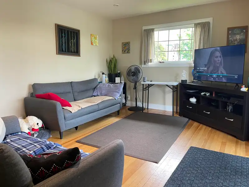 902 AUSTIN AVENUE - photo 2 of 11