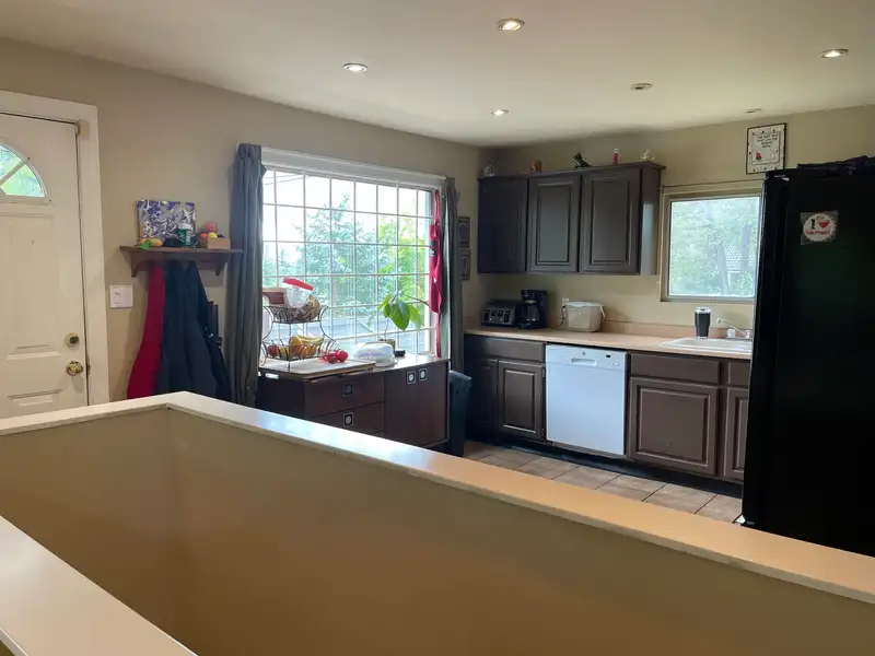902 AUSTIN AVENUE - photo 3 of 11