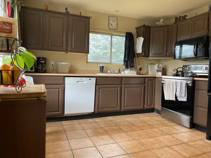 902 AUSTIN AVENUE - photo 4 of 11
