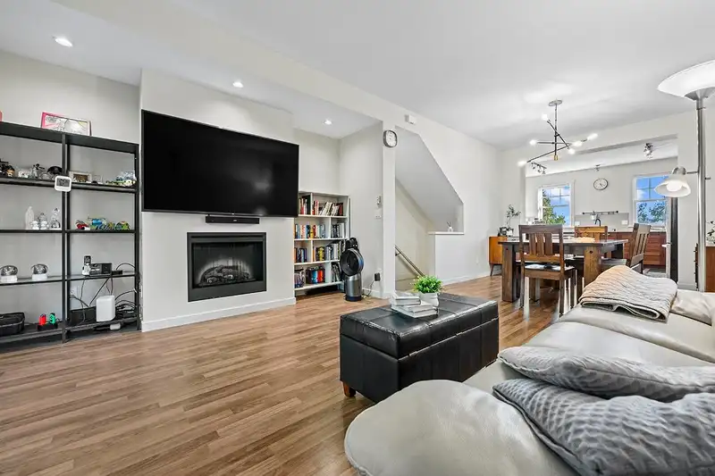 110 688 EDGAR AVENUE - photo 4 of 27