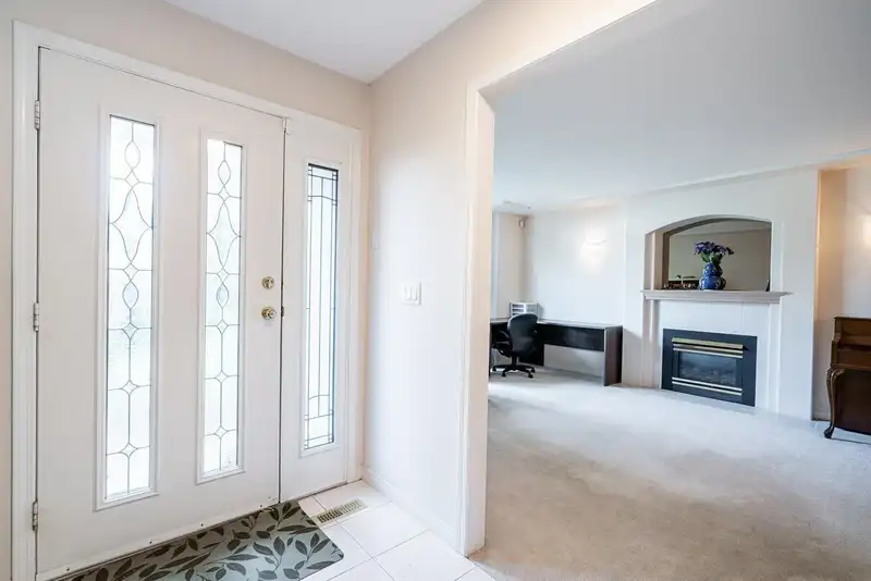 16355 108A AVENUE - photo 4 of 27