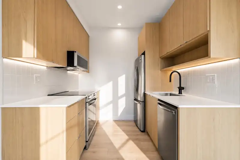 403 46187 THOMAS ROAD - photo 4 of 35