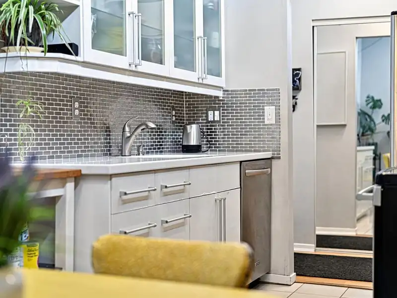 319 550 E 6TH AVENUE - photo 2 of 31
