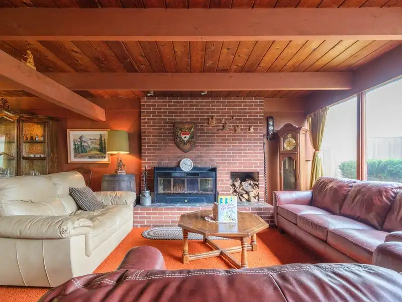 4984 45 AVENUE - photo 2 of 28