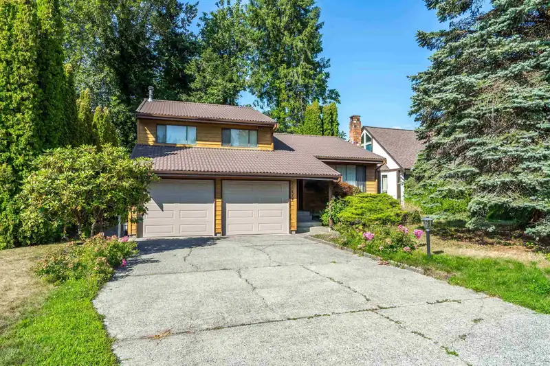 20873 47 AVENUE - photo 1 of 37