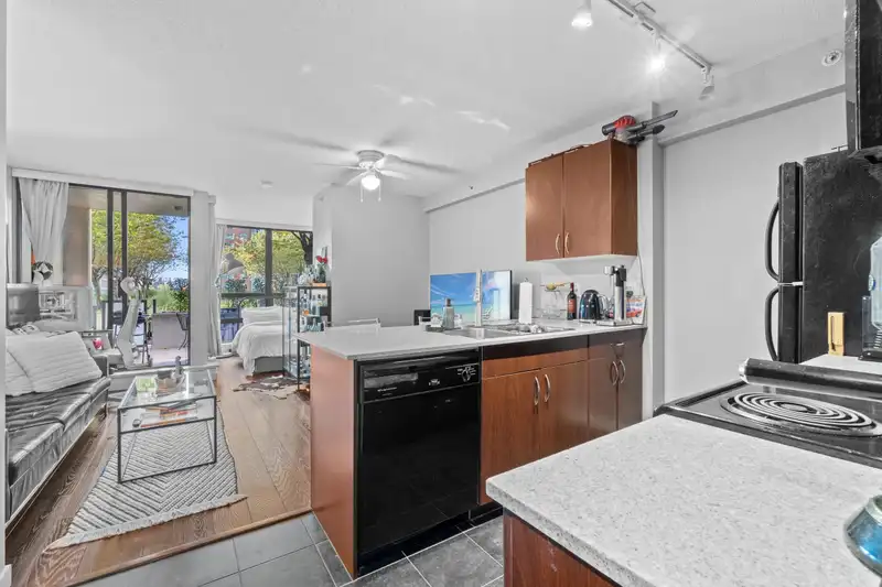 1111 933 HORNBY STREET - photo 2 of 17