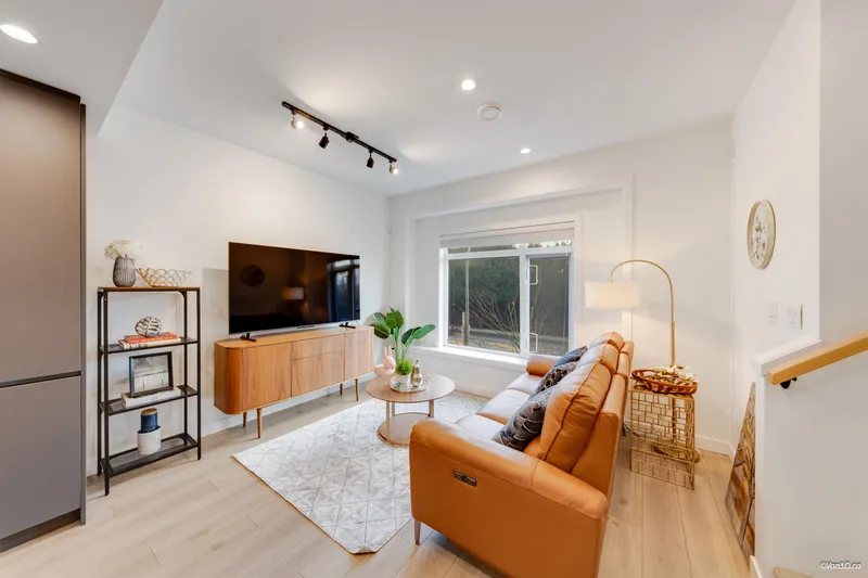 3 5651 STEVESTON HIGHWAY - photo 1 of 20