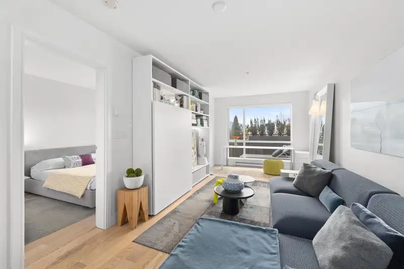 207 233 KINGSWAY - photo 3 of 31