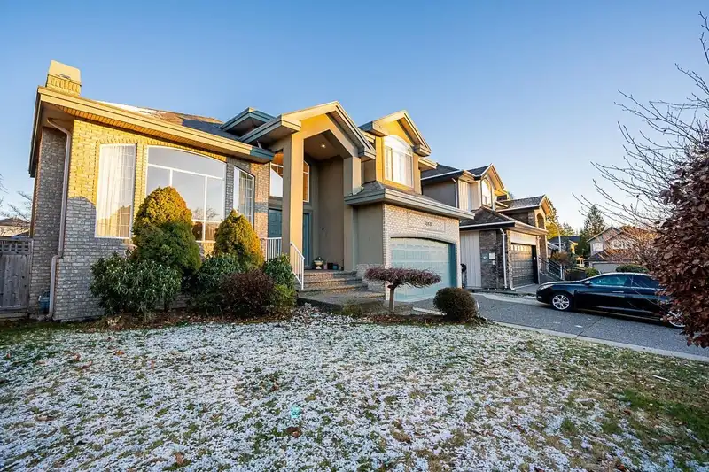 6068 125A STREET - photo 2 of 38