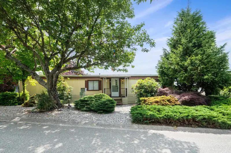 2184 CUMBRIA DRIVE - photo 1 of 40