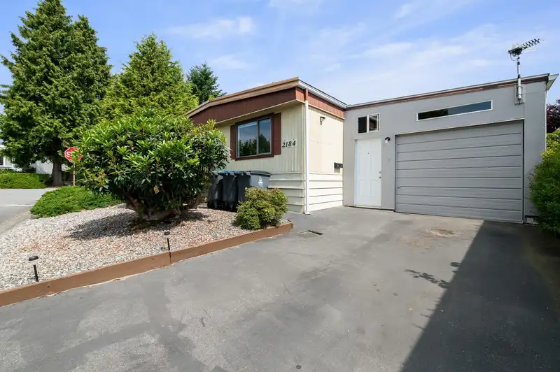 2184 CUMBRIA DRIVE - photo 3 of 40