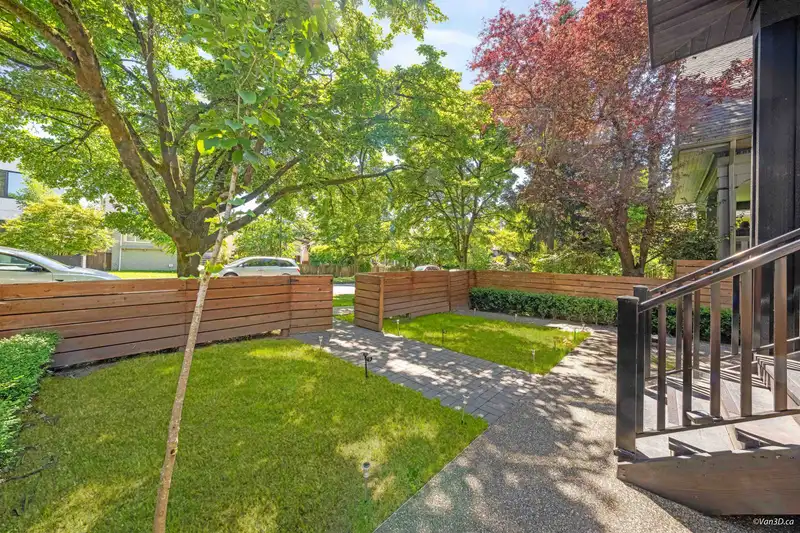1 683 W 19TH AVENUE - photo 4 of 36