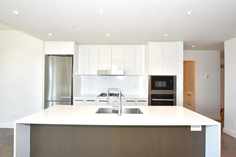 307 5688 WILLOW STREET - photo 4 of 17