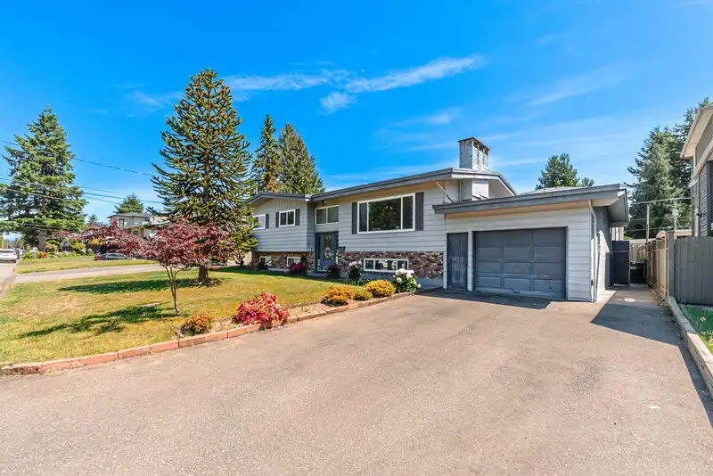 2104 BAKERVIEW STREET - photo 1 of 40