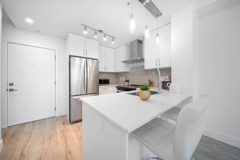 114 6338 KING GEORGE BOULEVARD - photo 1 of 8