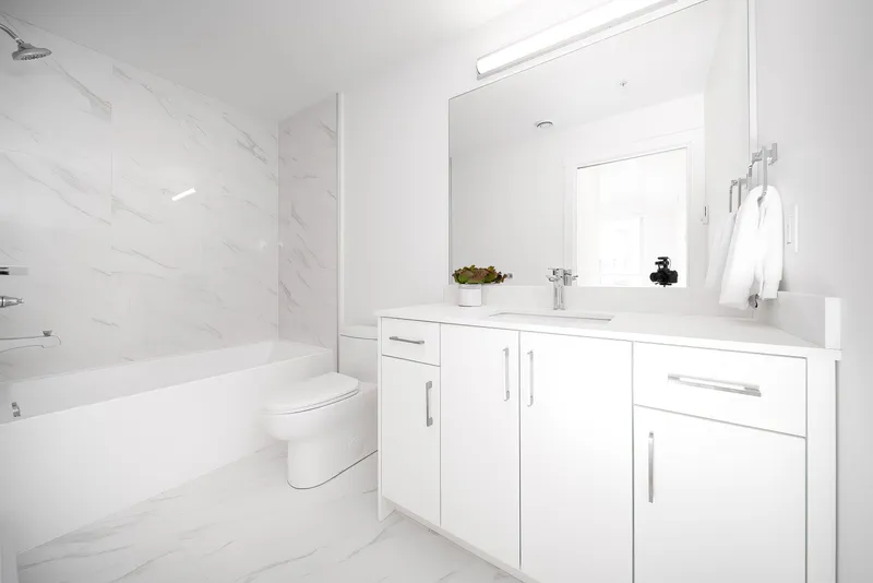 114 6338 KING GEORGE BOULEVARD - photo 4 of 8