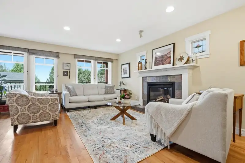 272 E OSBORNE ROAD - photo 3 of 34