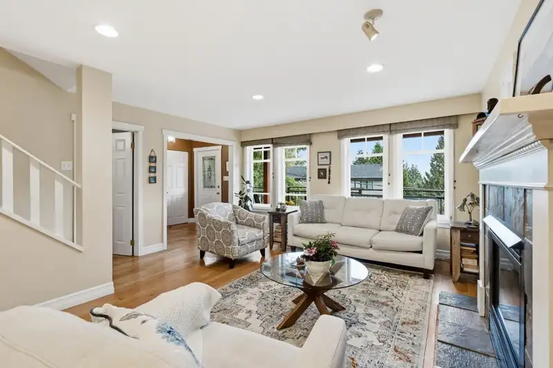 272 E OSBORNE ROAD - photo 4 of 34
