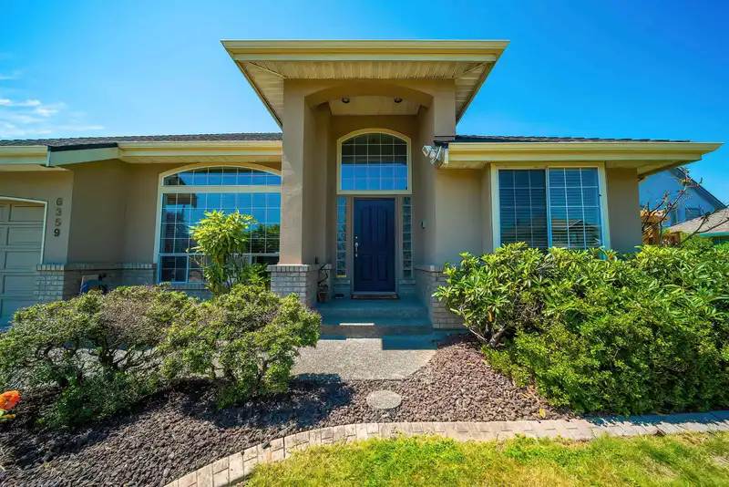 6359 189A STREET - photo 2 of 30