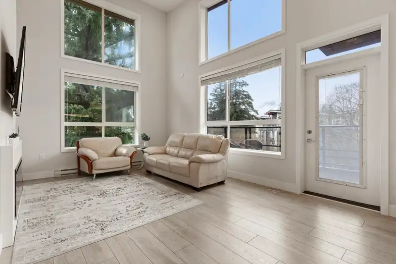 410 45510 MARKET WAY - photo 2 of 21