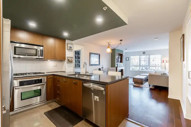 203 2950 KING GEORGE BOULEVARD - photo 2 of 28