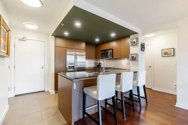 203 2950 KING GEORGE BOULEVARD - photo 4 of 28