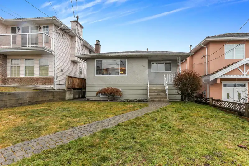 7682 HILDA STREET - photo 1 of 31