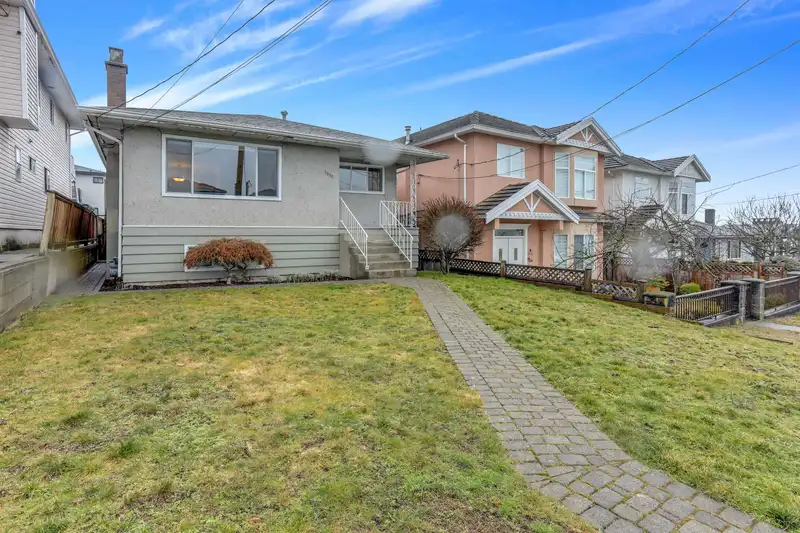 7682 HILDA STREET - photo 2 of 31