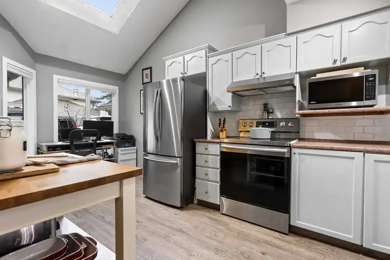 27 9045 WALNUT GROVE DRIVE - photo 4 of 26