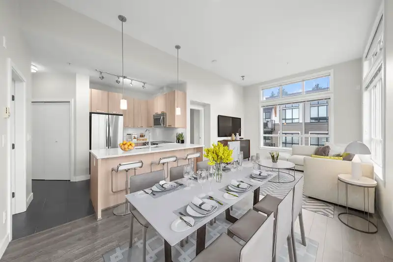 510 15388 105 AVENUE - photo 2 of 25