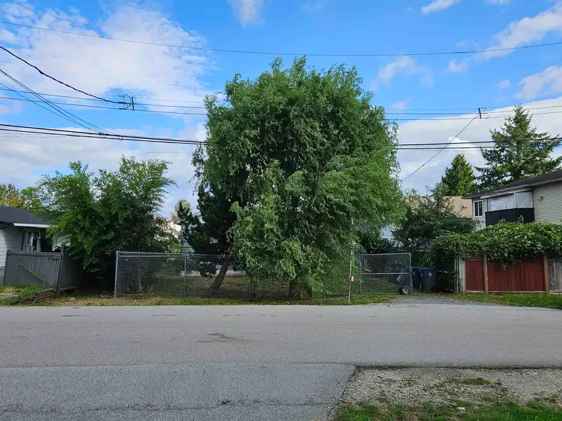 12771 114A AVENUE - photo 4 of 5
