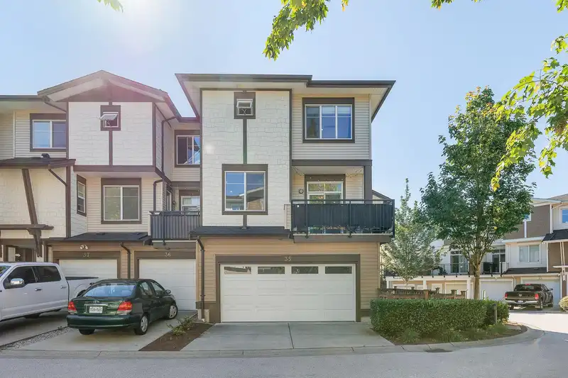 35 19433 68 AVENUE - photo 1 of 40