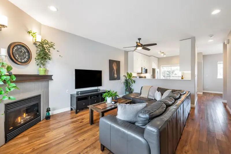47 18181 68TH AVENUE - photo 4 of 40