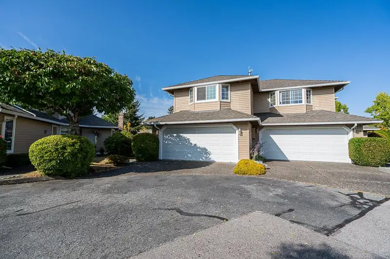 118 15121 19 AVENUE - photo 2 of 40