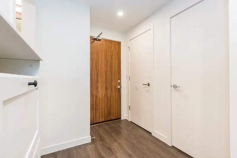 1902 585 AUSTIN AVENUE - photo 2 of 24