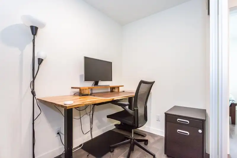 1902 585 AUSTIN AVENUE - photo 3 of 24