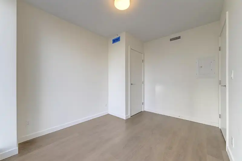709 6633 BUSWELL STREET - photo 4 of 19