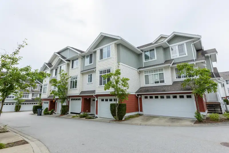 41 19480 66 AVENUE - photo 1 of 40