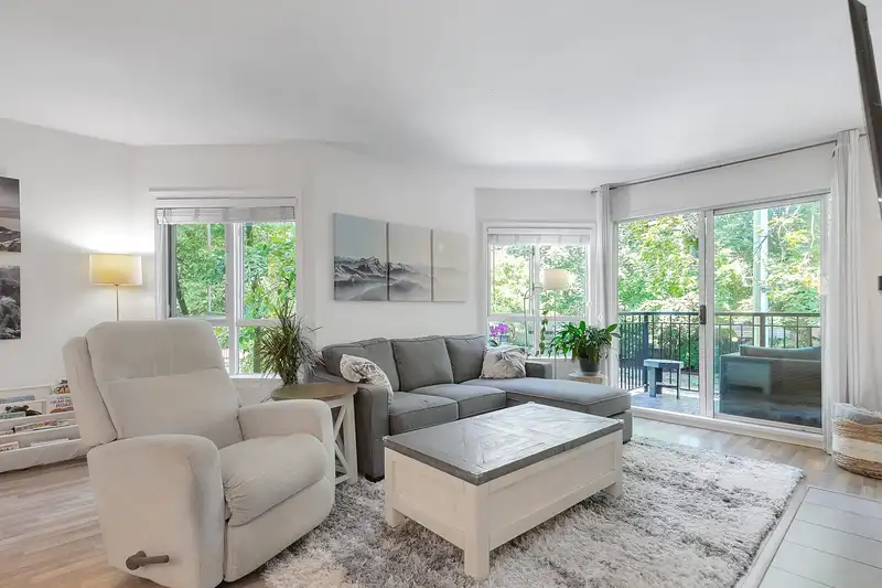 214 555 W 14TH AVENUE - photo 3 of 26