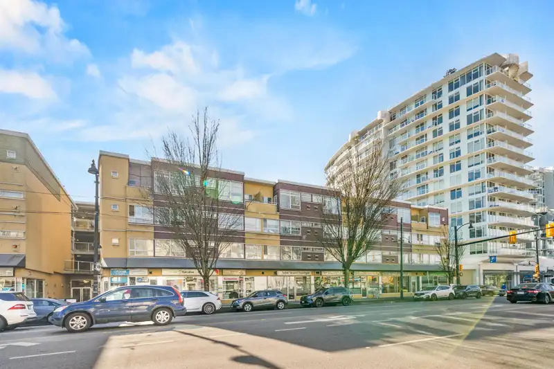 406 2238 KINGSWAY - photo 1 of 26