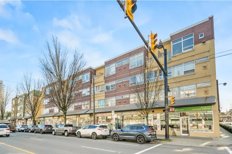 406 2238 KINGSWAY - photo 2 of 26