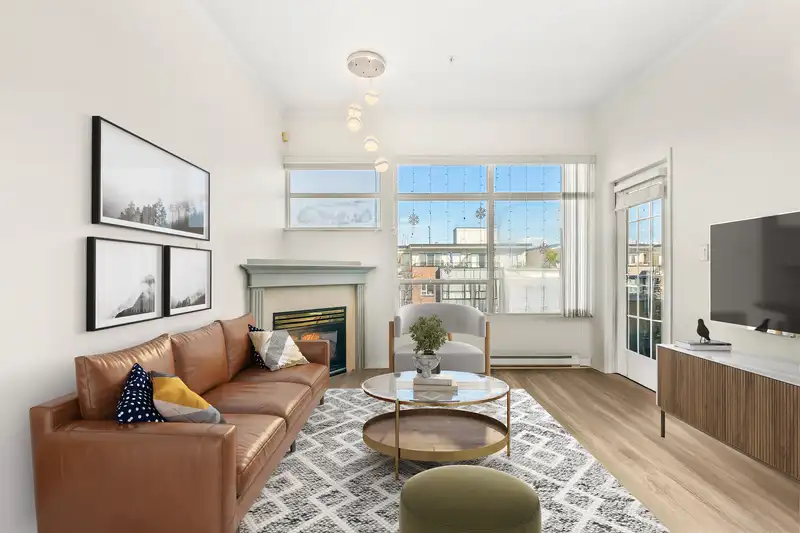 406 2238 KINGSWAY - photo 3 of 26
