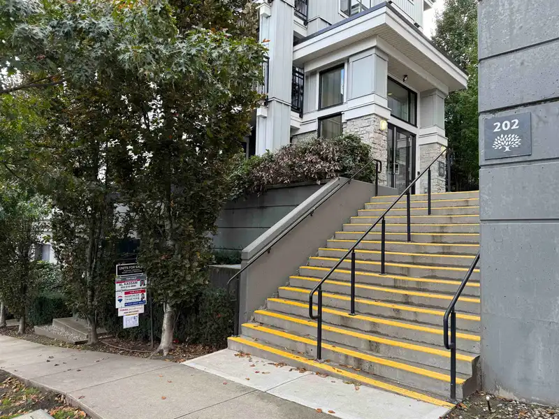 210 202 LEBLEU STREET - photo 2 of 40
